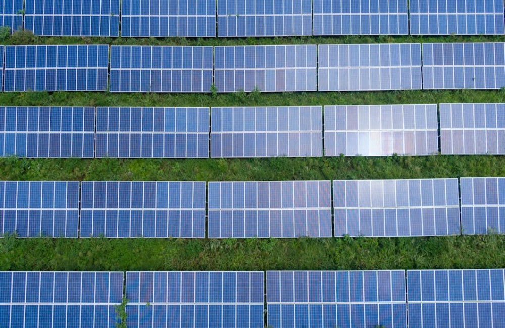 Wat gebeurt er als je zonnepanelen te dicht bij de dakrand plaatst?