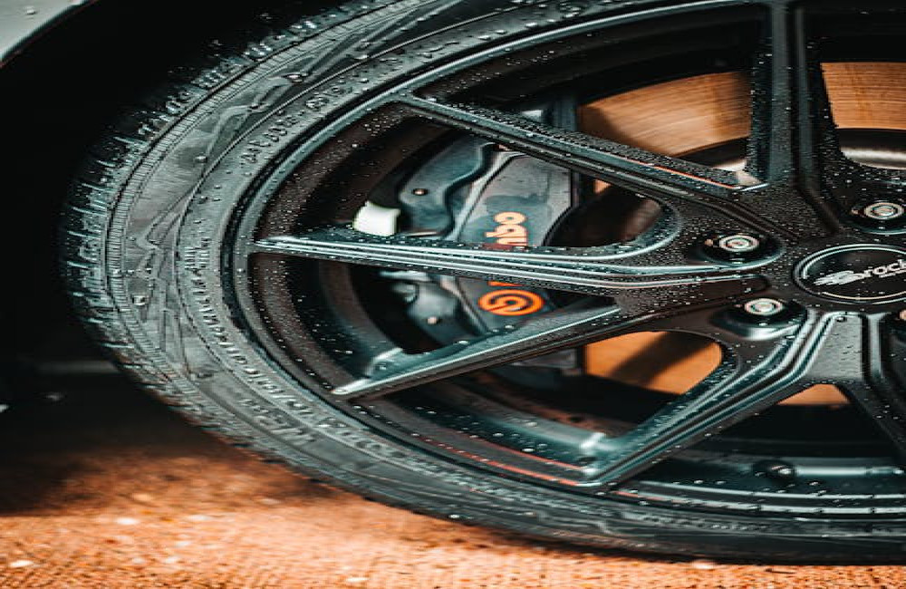 Wat betekent abs bij auto's en hoe werkt dit veiligheidssysteem precies?