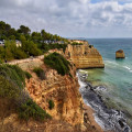 Praia da Rocha: de badplaats van de Algarve met strand en rotsen