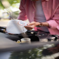 hoe controleer je de koelvloeistof van je auto stap voor stap